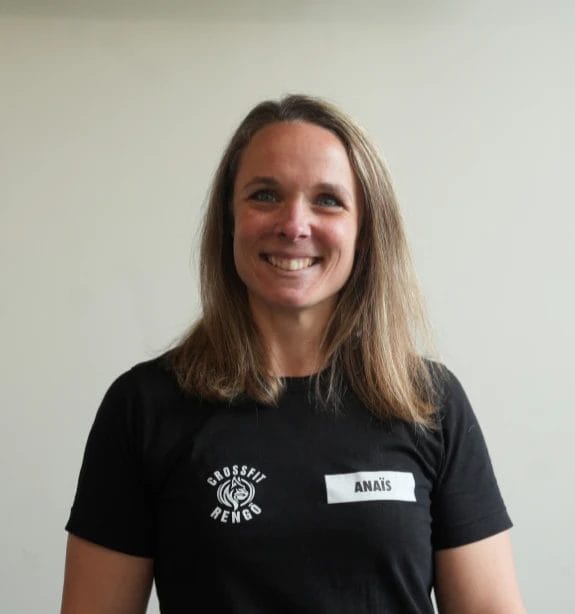 Anaïs, maîtresse d'entretien chez CrossFit RENGŌ Valenciennes, garantissant confort et qualité de service pour les adhérents.
