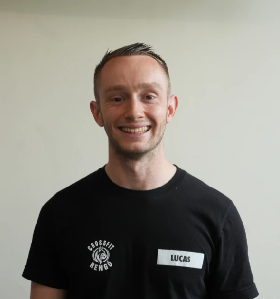 Lucas, coach diplômée chez CrossFit RENGŌ Valenciennes, spécialisée dans l'accompagnement personnalisé, la progression technique et la motivation des adhérents.