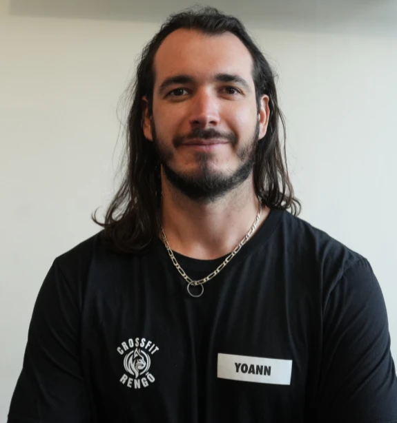 Yoann, coach diplômée chez CrossFit RENGŌ Valenciennes, spécialisée dans l'accompagnement personnalisé, la progression technique et la motivation des adhérents.